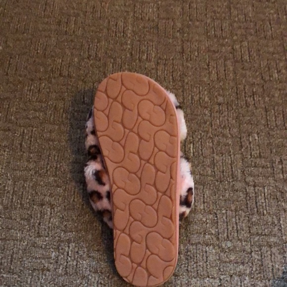 Fuzzy Cheetah print slippers! - Picture 2 of 2